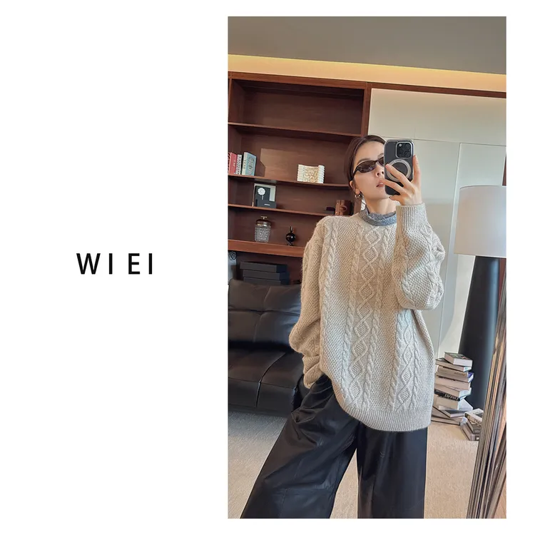 《WI EI》画家*羊绒混纺老钱风立体绞花短箱型毛衣套衫W25309090