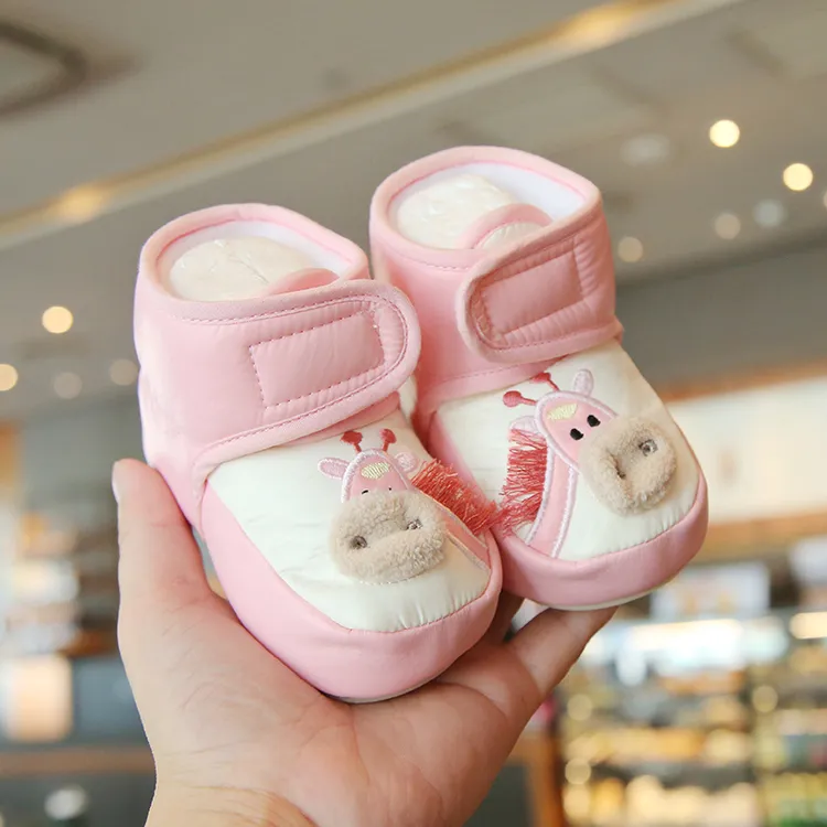 婴儿棉鞋秋冬加绒厚雪地靴防滑防掉学走路软底宝宝学步鞋防风外穿