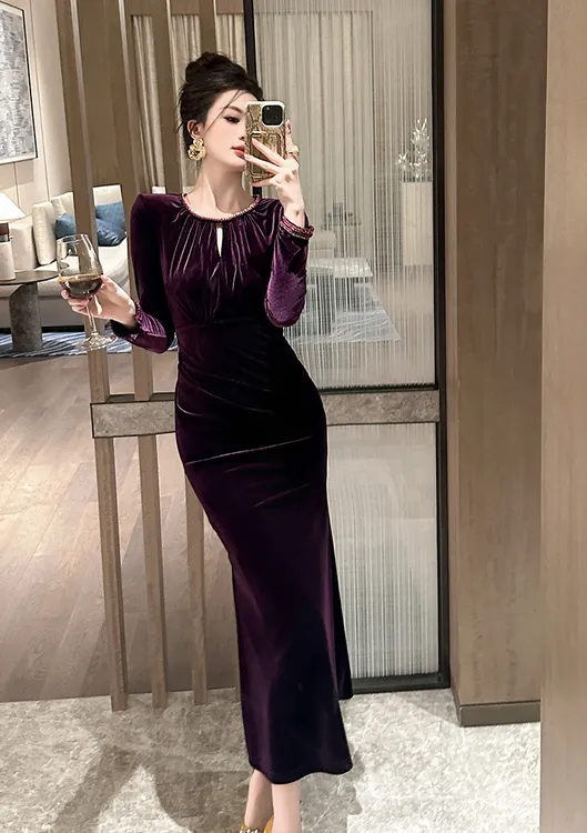 洋气丝绒连衣裙秋冬新款法式复古镶钻高级感修身显瘦内搭晚宴长裙