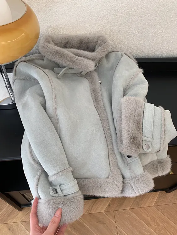 仿麂皮绒蓝色外套女秋冬韩系氛围感穿搭加厚保暖皮毛一体短款上衣