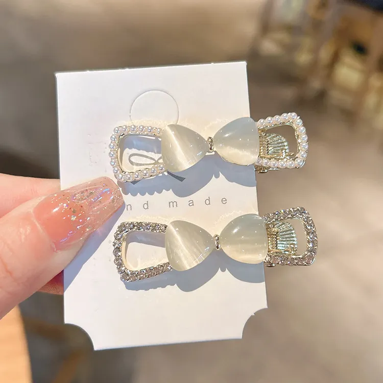 时尚简约元素优雅感夹子侧边绒毛材质搭配鸭嘴夹刘海后脑勺