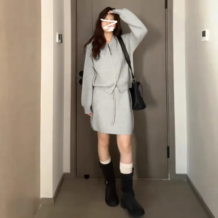 6064富家千金感灰色针织连衣裙子女秋冬2025新款早春毛衣短裙套装