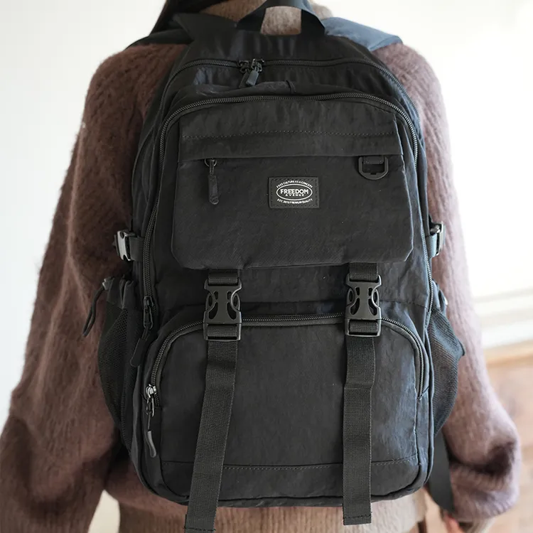 撞色双肩包大学生便携款旅行包中学生通勤风潮流男士时尚户外休闲