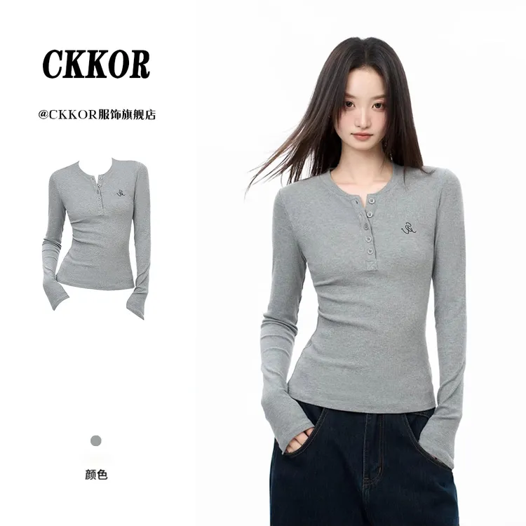 CKKOR复古灰色V领加绒休闲内搭女打底衫秋季百搭刺绣正肩长袖上衣