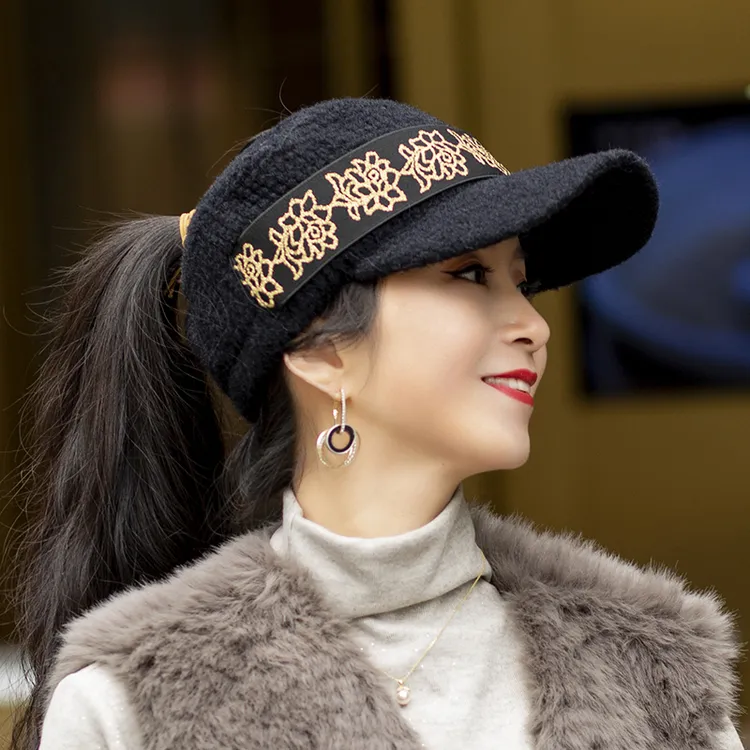 帽子女士冬天保暖休闲骑车防寒帽子韩版女加绒防风护耳空顶鸭舌帽