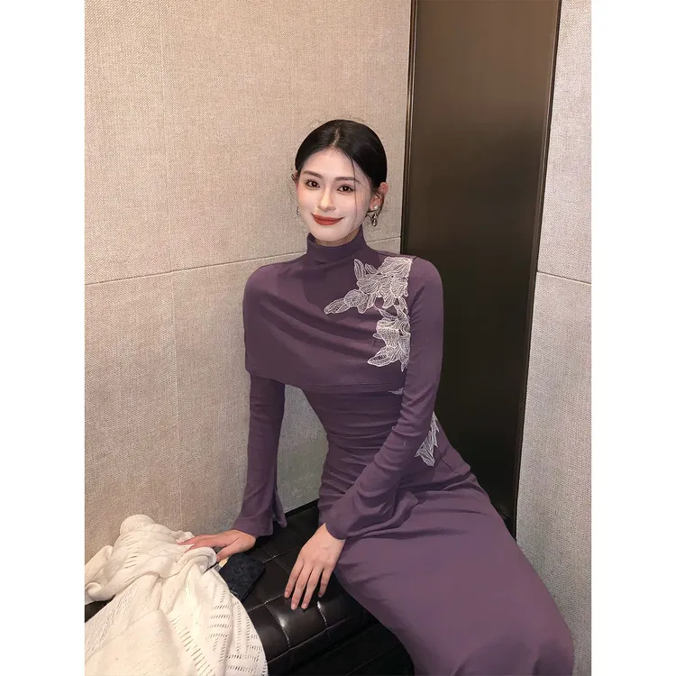 凌茜恣禾【秋枫叙】国风新中式撞色蕾丝贴花高领披肩气质旗袍裙套装
