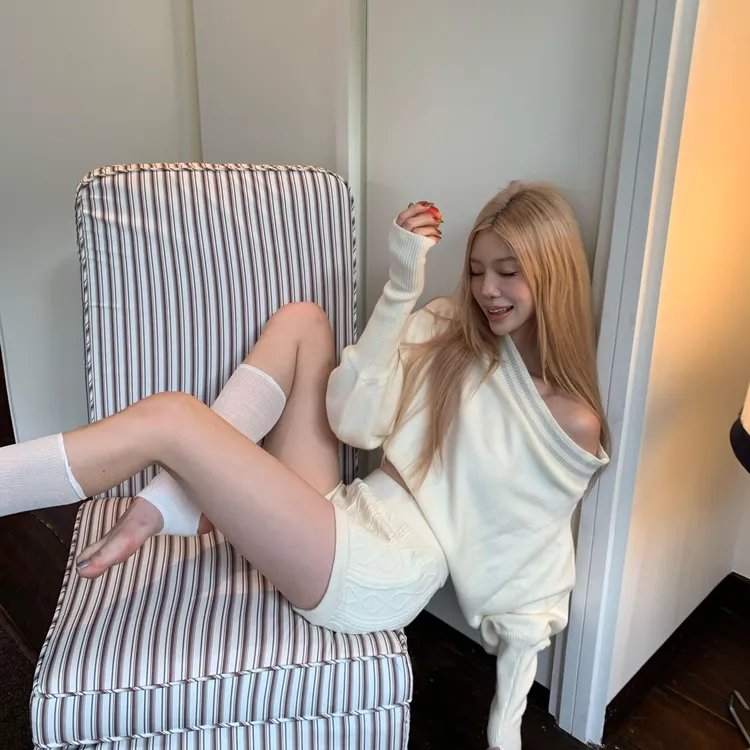 辣妹针织套装女2025秋季慵懒设计一字肩针织衫短款上衣百搭短裤