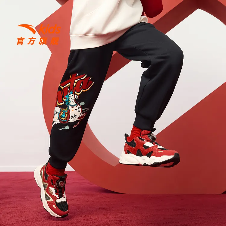 马年限定安踏儿童男童运动长裤2026新年款亲肤保暖印花加绒裤子潮