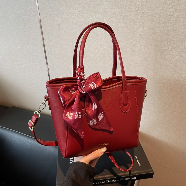 婚包新娘包日常可背单根斜挎包大气百搭轻奢纯色小方包软包女包