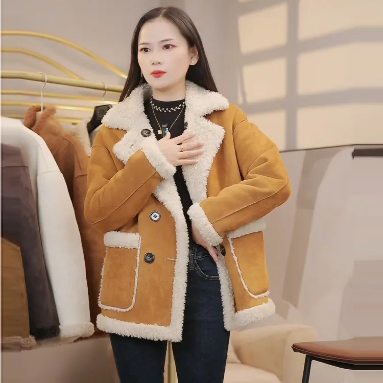 2025海宁两面可穿羊毛新款保暖羊筋绒外套女士宽松型加厚女装冬季