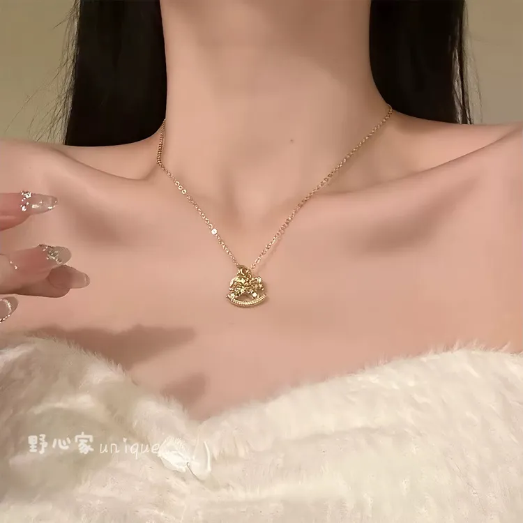 铜合金项链 【马上有米】金色小马吊坠项链轻奢百搭锁骨链新年颈链