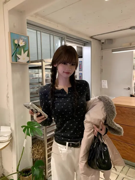 韩系亨利领碎花正肩长袖t恤女秋冬内搭打底衫设计感小众修身上衣