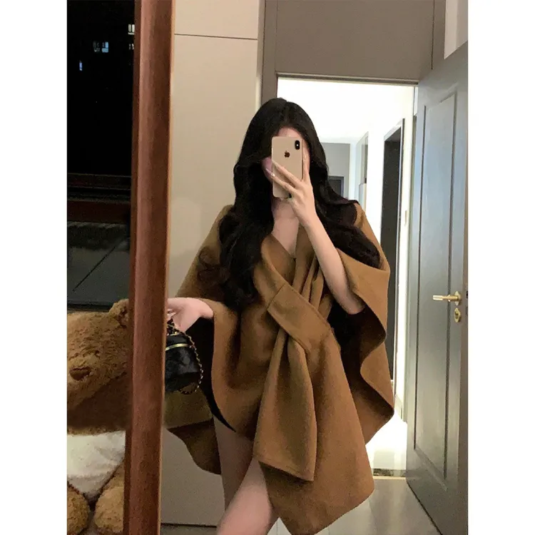 高级感复古披肩女外搭新款洋气千金风斗篷披风英伦风秋冬毛呢外套