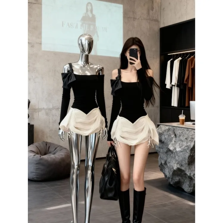 气质穿搭黑色一字领露肩设计感吊带长袖连衣裙女秋冬修身a字短裙