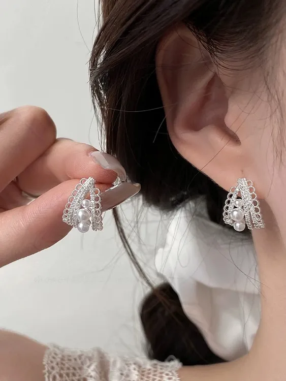 铜合金仿珍珠耳饰 秋冬气质蕾丝花边珠珠耳环女法式轻奢耳针耳饰