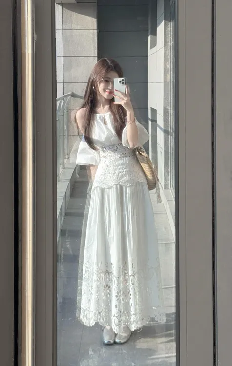 2025夏季新款法式慵懒显瘦露肩衬衫钩花镂空半身裙韩系气质两件套