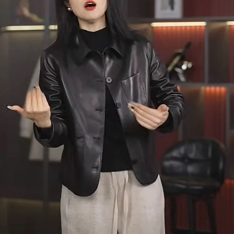 海宁2025春新款真皮皮衣女方领短款绵羊皮单排扣明线油蜡皮外套潮