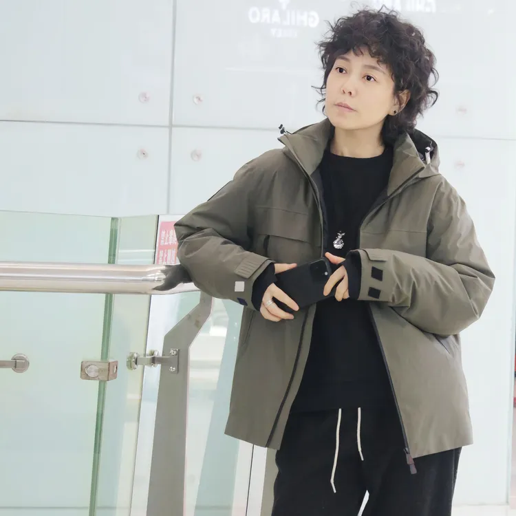 男装精选2025冬季新款户外男士定制面料连帽时尚休闲羽绒服潮流