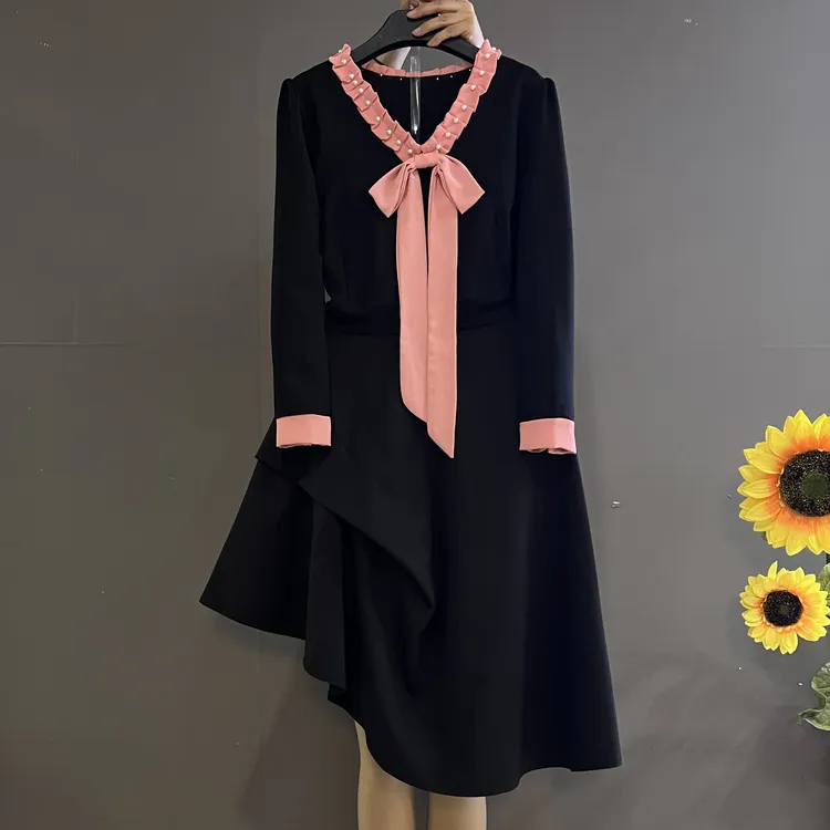 新款时尚设计感重工钉珠压褶系带V领蝴蝶结气质显瘦不规则连衣裙