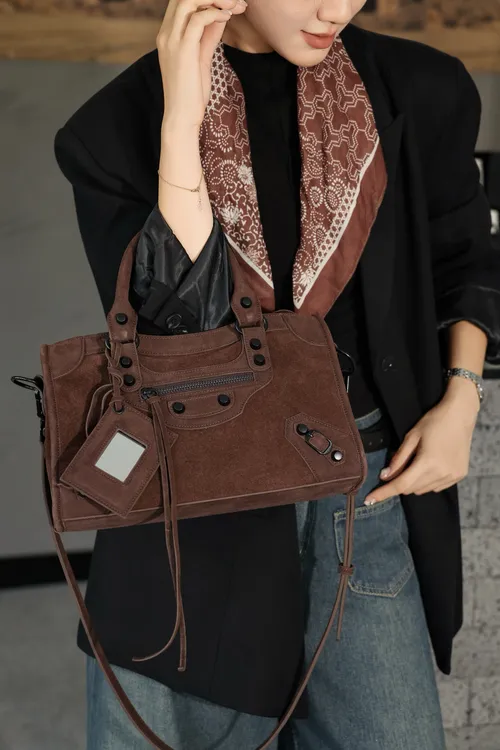 秋冬新款真皮女士包包大容量牛皮通勤包复古单肩手提新款百搭包包