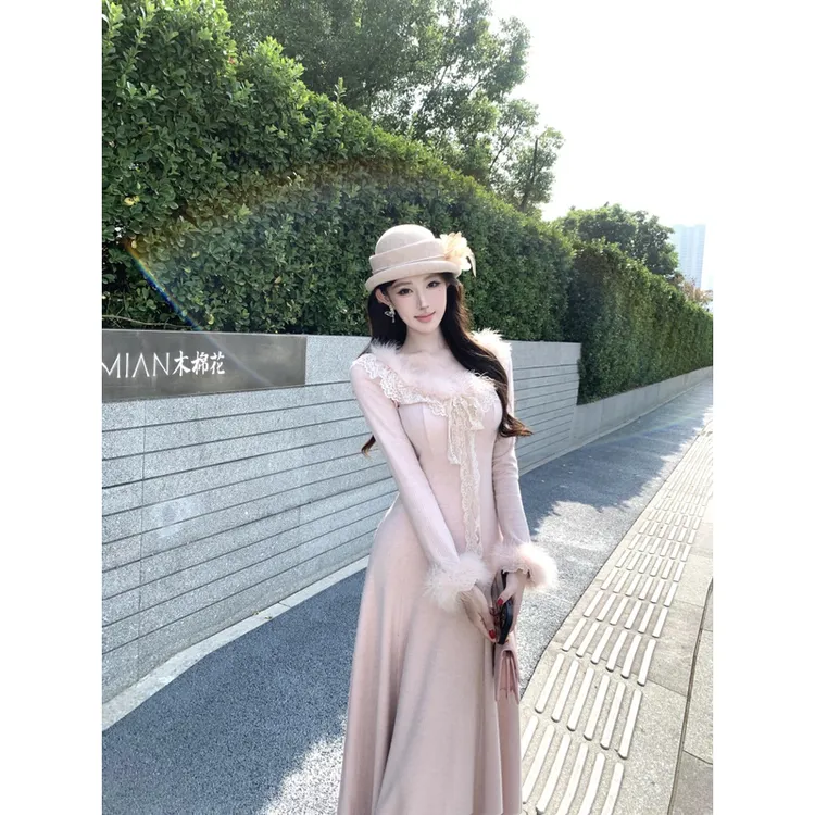 韩系氛围感穿搭千金气质蕾丝花边驼鸟毛针织显瘦收腰甜美连衣裙女