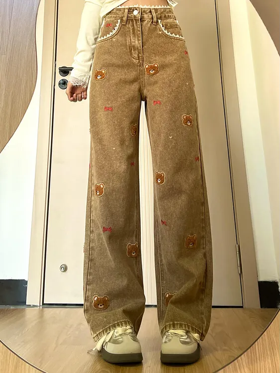 大码微胖美拉德棕色小熊刺绣牛仔裤女春季设计感蕾丝拼接阔腿裤子