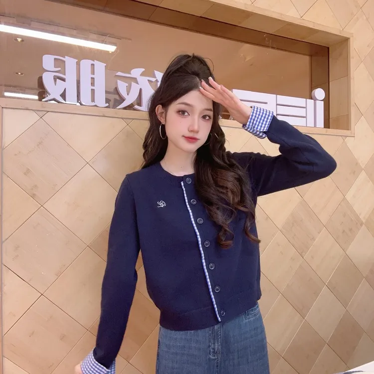 学院风拼接假两件针织衫女2025春季新款短款休闲圆领刺绣开衫毛衣