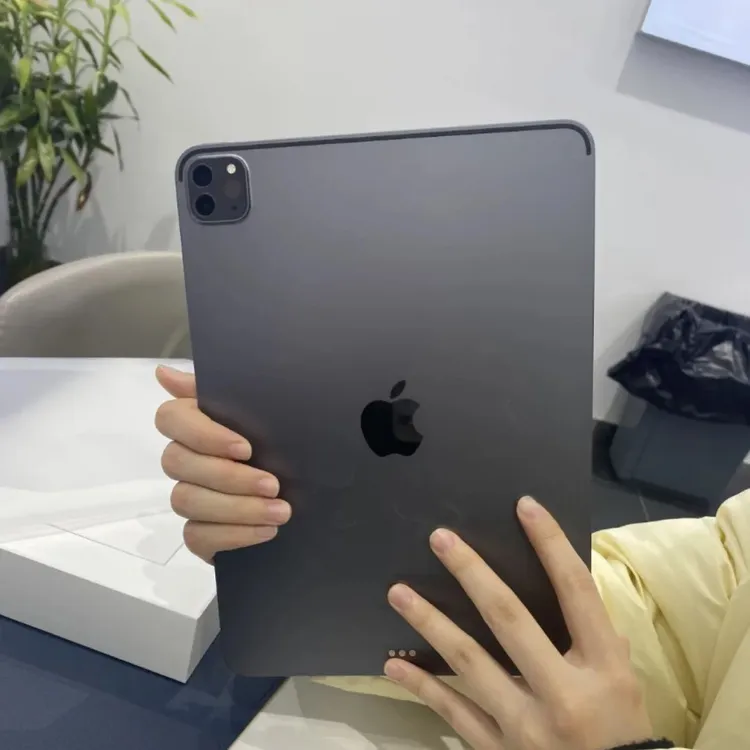 95新 Apple/苹果 8代 iPad轻薄娱乐办公阅读大型游戏wifi平板电脑