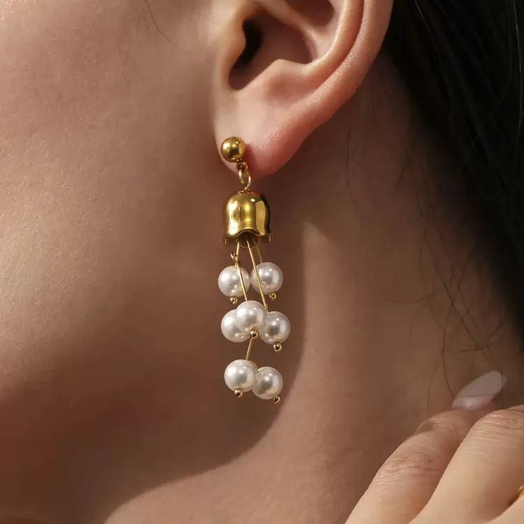 钛钢不锈钢仿珍珠耳饰 氛围感法式仙女风流苏施家贝珠镀金耳环 