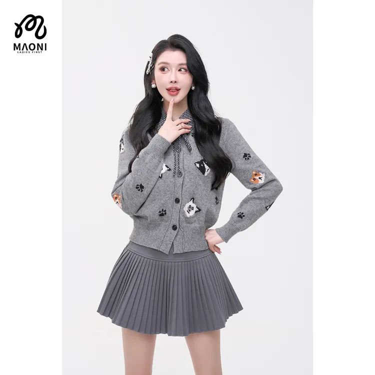 毛妮LADIESFIRST格纹翻领小狗图案印花针织开衫女秋冬款毛衣L2548