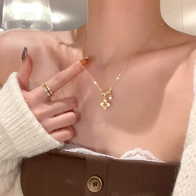 铜合金项链 金色闪锆镂空花朵吊坠项链女高级感毛衣链长款配饰品