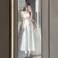 轻奢高级感白色吊带连衣裙子女装夏季2025新款长裙冷淡系独特别致