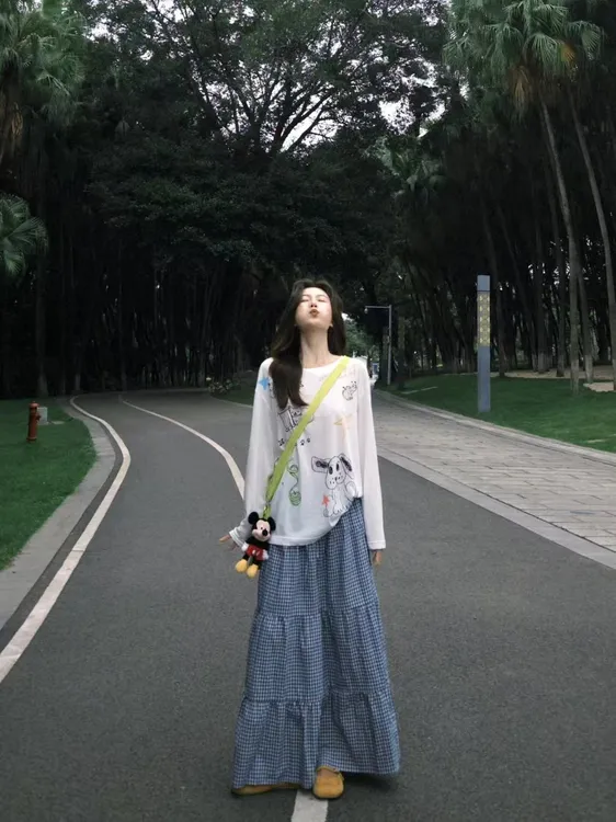 2025夏季新韩系斜肩趣味涂鸦印花针织罩衫百搭格纹半身裙两件套