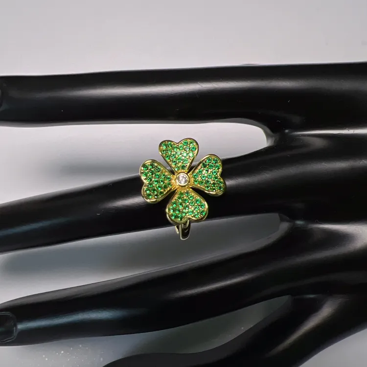 925银合成锆石戒指 WBLH乌巴拉花 气质精致百搭四叶草戒指