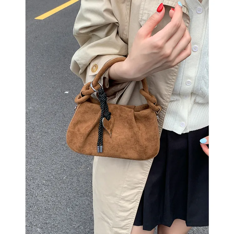 小众复古手提包包女式2025新款潮秋冬单肩斜挎包高级感褶皱云朵包