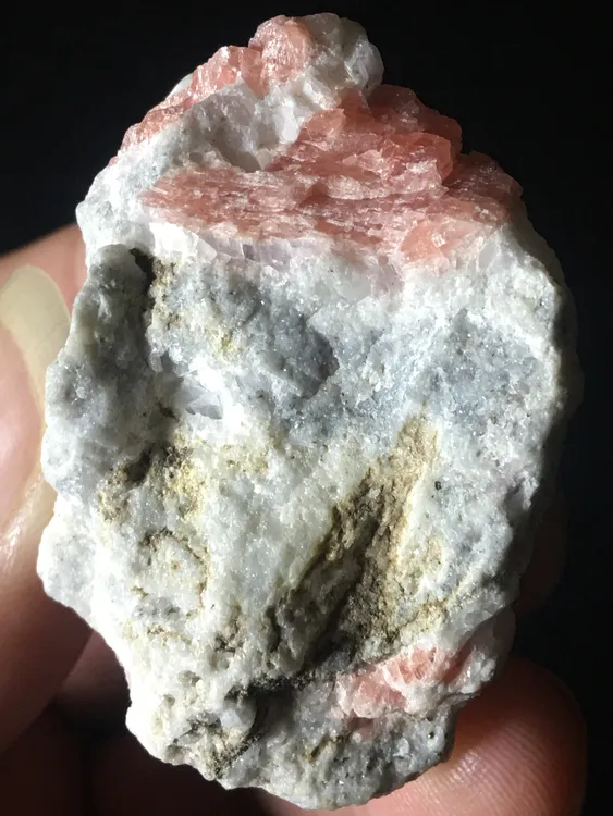 【梧州荧光菱锰矿】天然原矿石小矿标