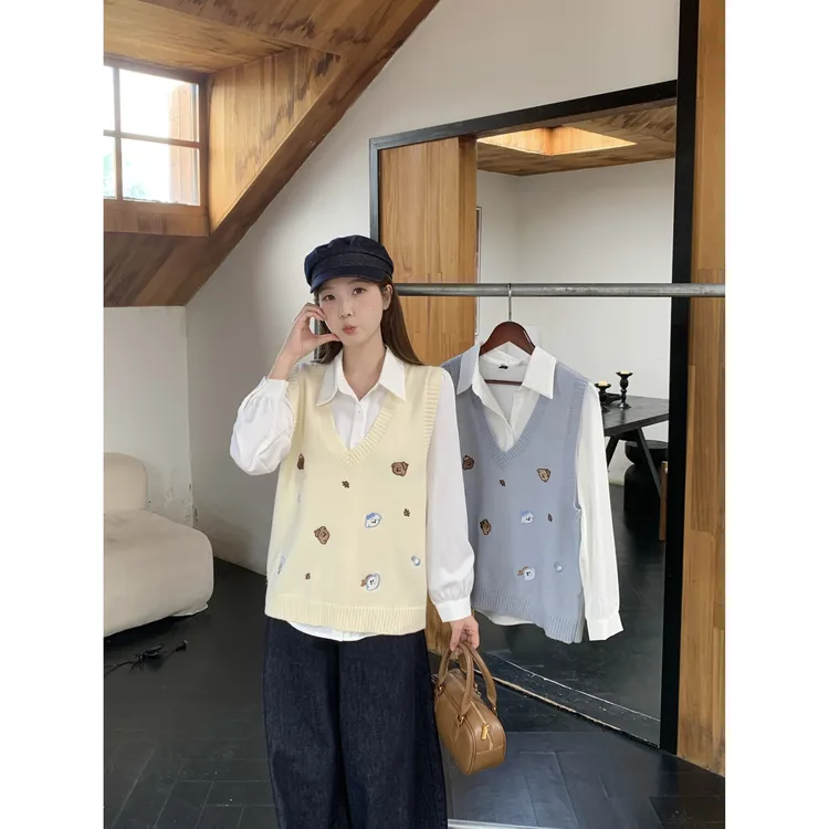 清2025秋胖mm大码刺绣卡通叠穿针织马甲打底衬衫套装68676+62158