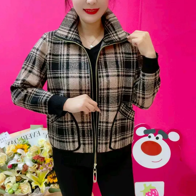 休闲风秋冬短款时尚网红中老年女装连帽拉链格子口袋针织衫气质