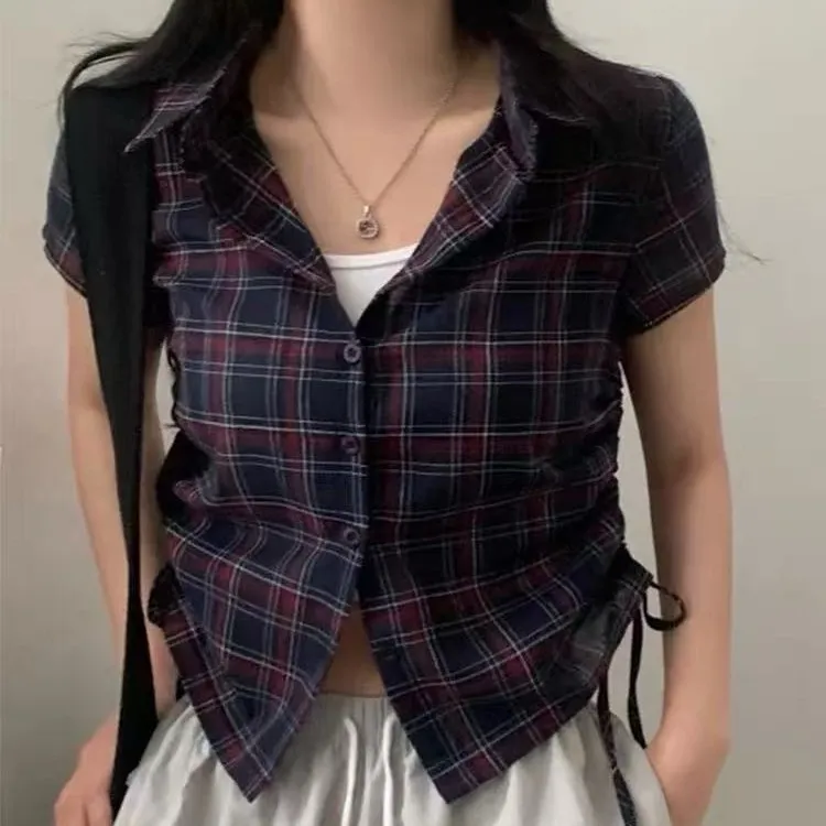 夏复古翻领小排扣侧边抽褶设计短款格子衬衫上衣女