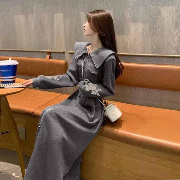 秋季灰色卫衣外套连衣裙女春秋新款时尚洋气减龄气质翻领百搭裙子