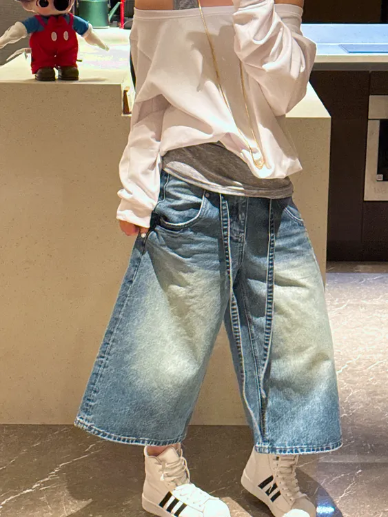 张小萱-欧货早秋新款吊腿阔版重工浅色百搭款八分牛仔裤