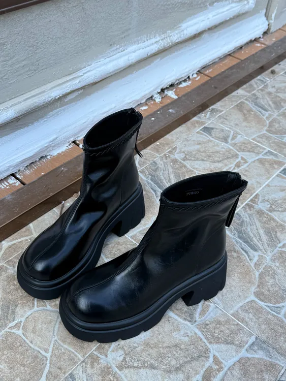 PUBGO/千喜步步高秋季朋克风加绒复古圆头女百搭秋冬粗跟短筒时尚