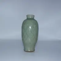 LOT 13 明代 龙泉窑剔花锦地纹莱芙瓶 