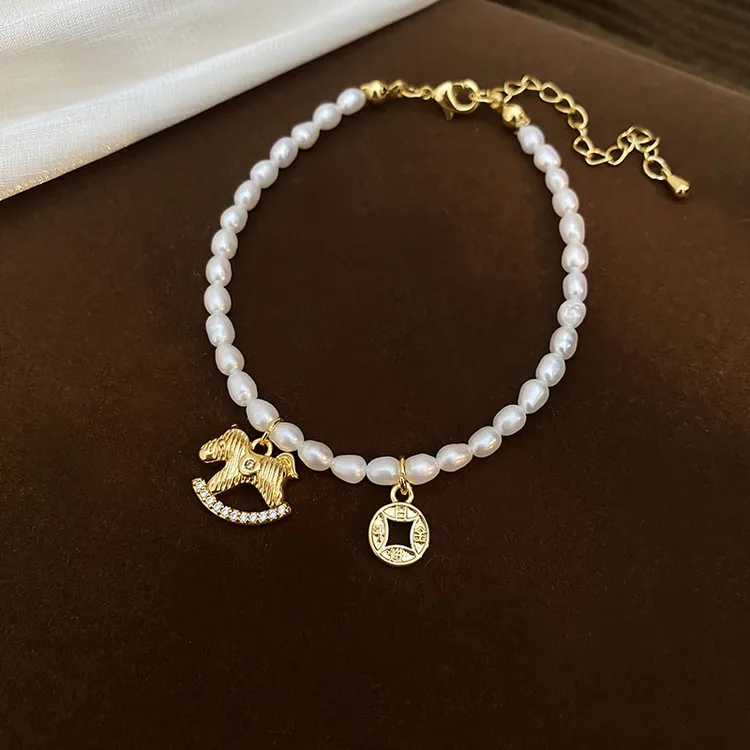 【马上有钱】天然淡水珍珠手链女气质小众设计感小马吊坠手串手饰