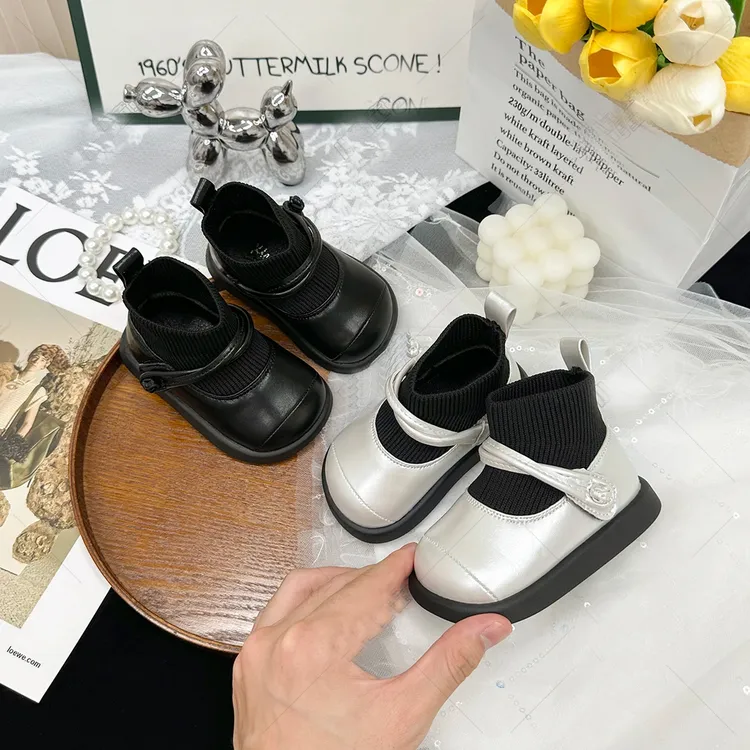 女宝宝鞋子春秋软底防滑婴儿鞋子女洋气靴子1一3岁小皮鞋女宝短靴