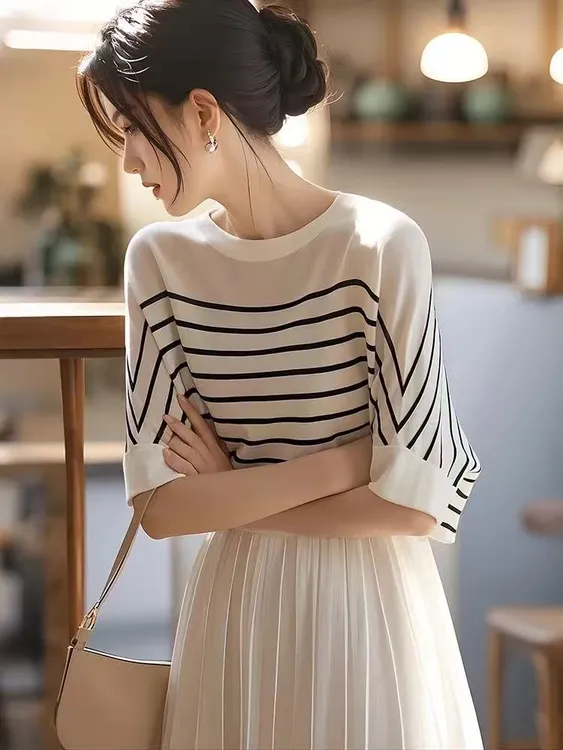 SS1183夏季白色条纹上衣女高级感轻奢减龄洋气新款绝美小上衣