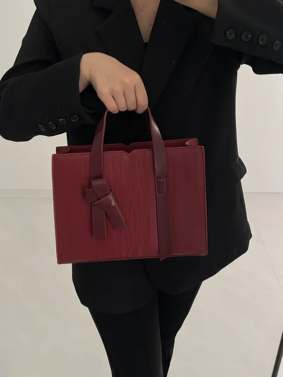 红色蝴蝶结手提婚包女高级质感大容量新娘结婚通勤包波纹设计感