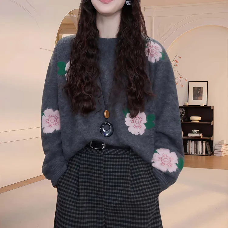 灰色圆领套头花朵毛衣女款2025秋冬新款ins风印花慵懒长袖针织衫