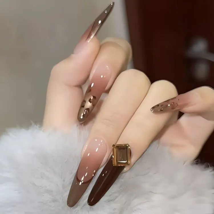 【女王】2025秋冬爆款美拉德黑棕跳色猫眼法式豹纹高级感手工穿戴甲