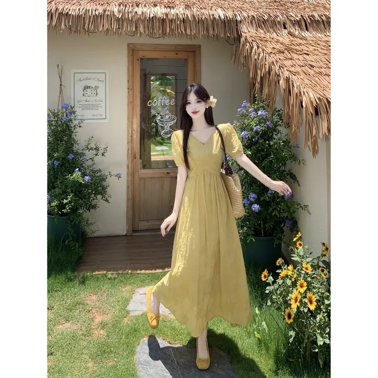 大码胖mm夏季2025新款V领刺绣镂空海边度假气质高腰显瘦连衣裙女